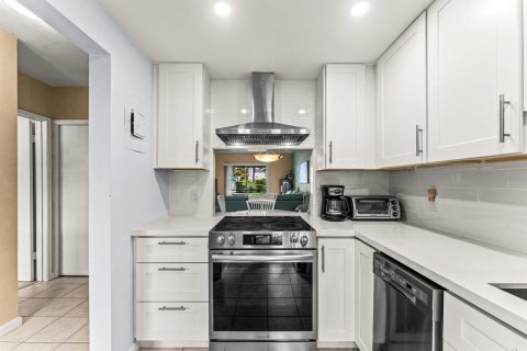Condo in Lighthouse Point, Florida, 2 bedrooms  № 2146282 - photo 27