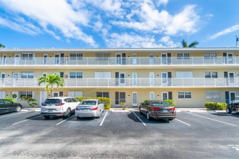Condo in Lighthouse Point, Florida, 2 bedrooms  № 2146282 - photo 2
