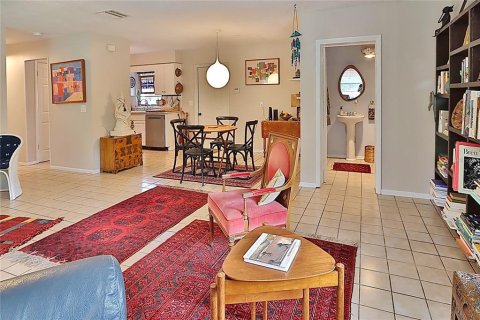 House in Tampa, Florida 3 bedrooms, 106.84 sq.m. № 2393869 - photo 19