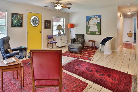 House in Tampa, Florida 3 bedrooms, 106.84 sq.m. № 2393869 - photo 9