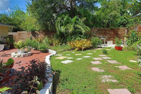 House in Tampa, Florida 3 bedrooms, 106.84 sq.m. № 2393869 - photo 30