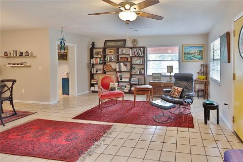 House in Tampa, Florida 3 bedrooms, 106.84 sq.m. № 2393869 - photo 17