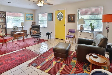 House in Tampa, Florida 3 bedrooms, 106.84 sq.m. № 2393869 - photo 10