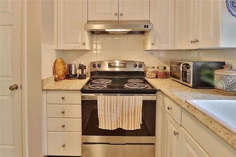 House in Tampa, Florida 3 bedrooms, 106.84 sq.m. № 2393869 - photo 24