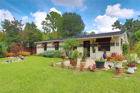House in Tampa, Florida 3 bedrooms, 106.84 sq.m. № 2393869 - photo 2