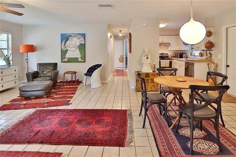 House in Tampa, Florida 3 bedrooms, 106.84 sq.m. № 2393869 - photo 14