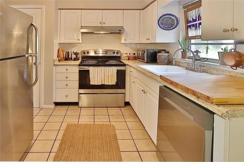 House in Tampa, Florida 3 bedrooms, 106.84 sq.m. № 2393869 - photo 21