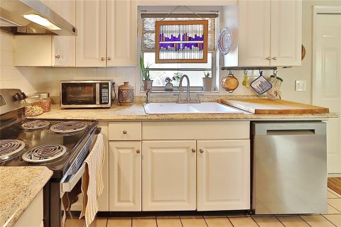 House in Tampa, Florida 3 bedrooms, 106.84 sq.m. № 2393869 - photo 23