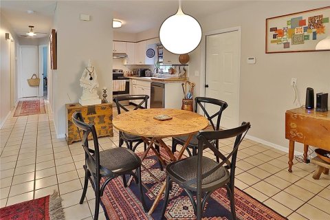 House in Tampa, Florida 3 bedrooms, 106.84 sq.m. № 2393869 - photo 13