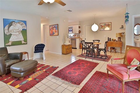House in Tampa, Florida 3 bedrooms, 106.84 sq.m. № 2393869 - photo 15