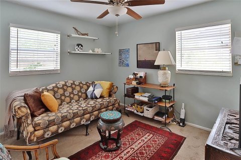 House in Tampa, Florida 3 bedrooms, 106.84 sq.m. № 2393869 - photo 20