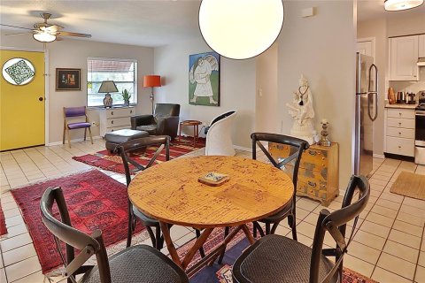 House in Tampa, Florida 3 bedrooms, 106.84 sq.m. № 2393869 - photo 12