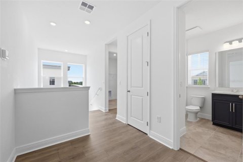 House in Orlando, Florida 4 bedrooms, 236.44 sq.m. № 2280241 - photo 28