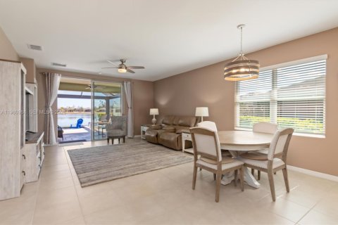 House in Punta Gorda, Florida 2 bedrooms, 140.28 sq.m. № 2022047 - photo 8