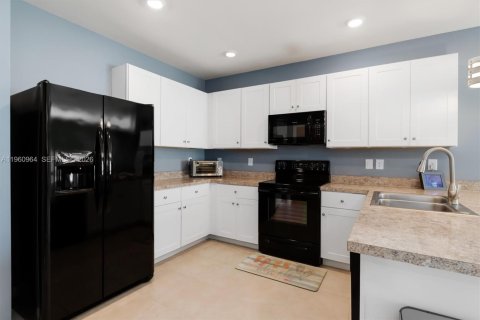 House in Punta Gorda, Florida 2 bedrooms, 140.28 sq.m. № 2022047 - photo 16