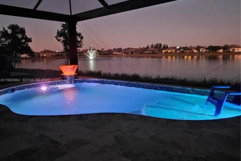 House in Punta Gorda, Florida 2 bedrooms, 140.28 sq.m. № 2022047 - photo 4