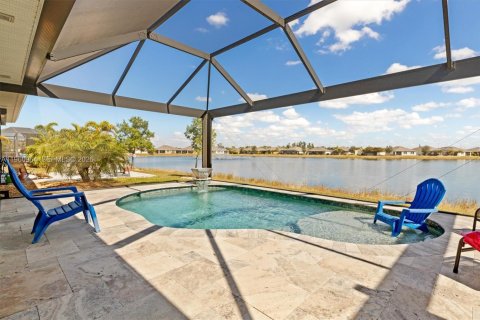 House in Punta Gorda, Florida 2 bedrooms, 140.28 sq.m. № 2022047 - photo 3