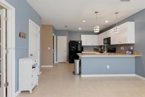 House in Punta Gorda, Florida 2 bedrooms, 140.28 sq.m. № 2022047 - photo 6