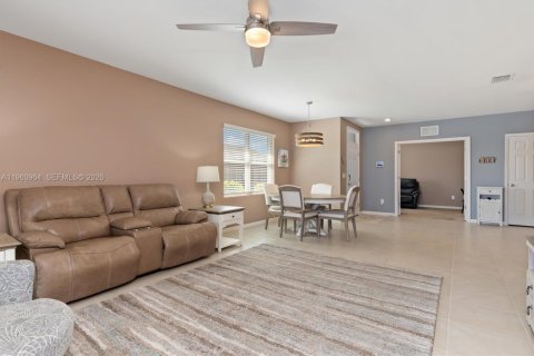 House in Punta Gorda, Florida 2 bedrooms, 140.28 sq.m. № 2022047 - photo 12