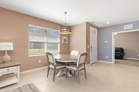 House in Punta Gorda, Florida 2 bedrooms, 140.28 sq.m. № 2022047 - photo 9