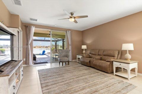 House in Punta Gorda, Florida 2 bedrooms, 140.28 sq.m. № 2022047 - photo 10