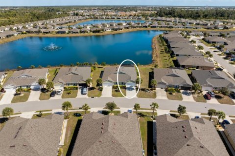 House in Punta Gorda, Florida 2 bedrooms, 140.28 sq.m. № 2022047 - photo 1