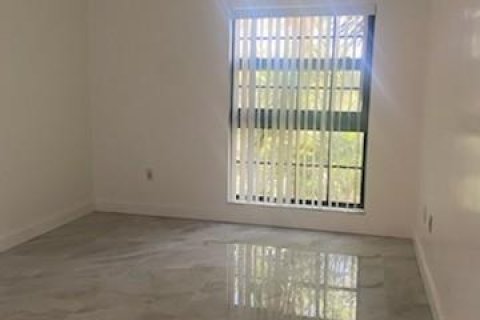 Condo in Lauderhill, Florida, 2 bedrooms  № 1216335 - photo 1