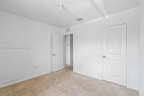 Купить таунхаус в Хомстед, Флорида 3 спальни, 120.96м2, № 2013336 - фото 17