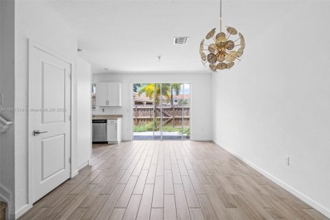 Купить таунхаус в Хомстед, Флорида 3 спальни, 120.96м2, № 2013336 - фото 2