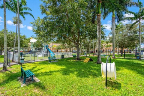 Купить таунхаус в Хомстед, Флорида 3 спальни, 120.96м2, № 2013336 - фото 29