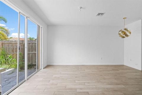 Купить таунхаус в Хомстед, Флорида 3 спальни, 120.96м2, № 2013336 - фото 7