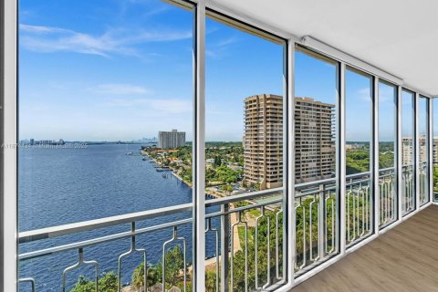 Condo in Miami, Florida, 2 bedrooms  № 1980220 - photo 9