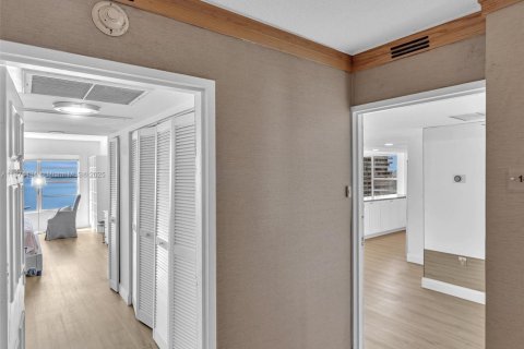 Condo in Miami, Florida, 2 bedrooms  № 1980220 - photo 20