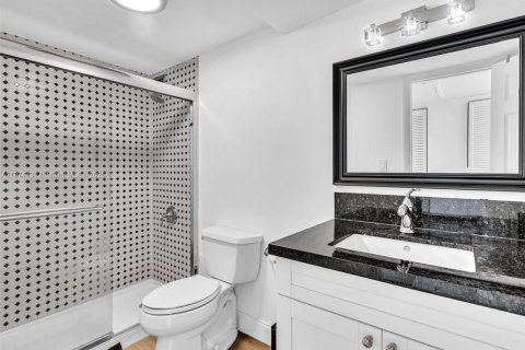 Condo in Miami, Florida, 2 bedrooms  № 1980220 - photo 26