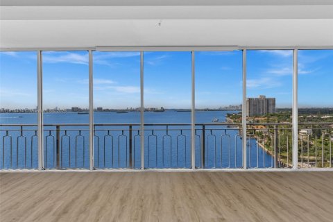 Condo in Miami, Florida, 2 bedrooms  № 1980220 - photo 7