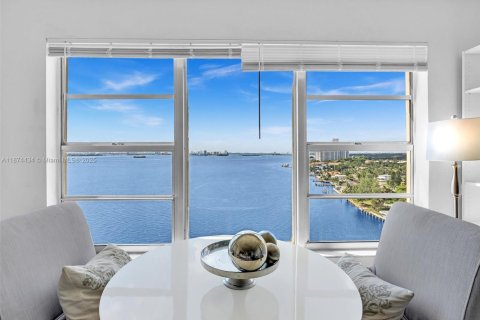 Condo in Miami, Florida, 2 bedrooms  № 1980220 - photo 24