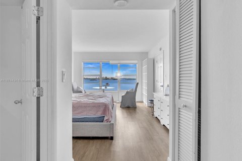 Condo in Miami, Florida, 2 bedrooms  № 1980220 - photo 21