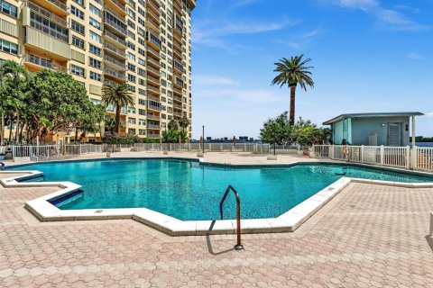 Condo in Miami, Florida, 2 bedrooms  № 1980220 - photo 28