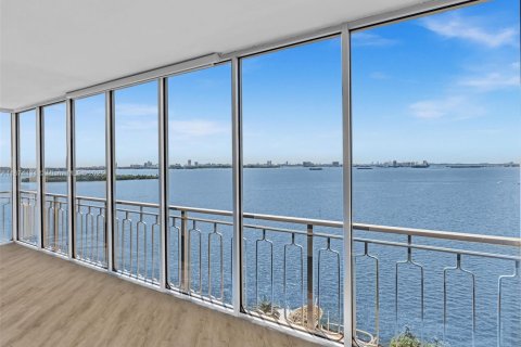 Condo in Miami, Florida, 2 bedrooms  № 1980220 - photo 8