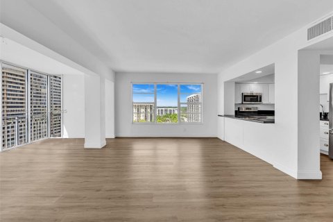 Condo in Miami, Florida, 2 bedrooms  № 1980220 - photo 10