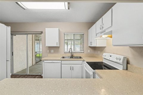 Adosado en venta en Brandon, Florida, 2 dormitorios, 148.18 m2 № 2222248 - foto 5