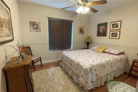 House in Cutler Bay, Florida 4 bedrooms, 198.44 sq.m. № 1880325 - photo 24