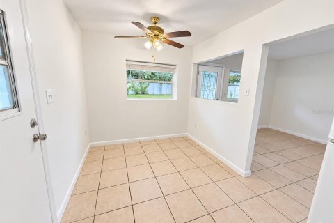 House in Brandon, Florida 1 bedroom, 79.71 sq.m. № 2395544 - photo 5