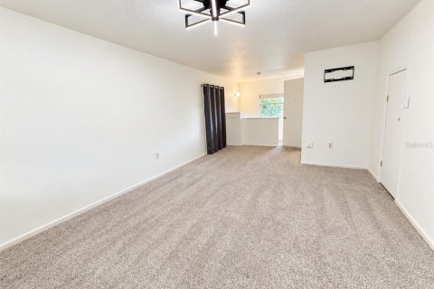 House in Brandon, Florida 1 bedroom, 79.71 sq.m. № 2395544 - photo 10