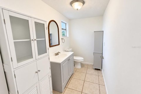 House in Brandon, Florida 1 bedroom, 79.71 sq.m. № 2395544 - photo 8