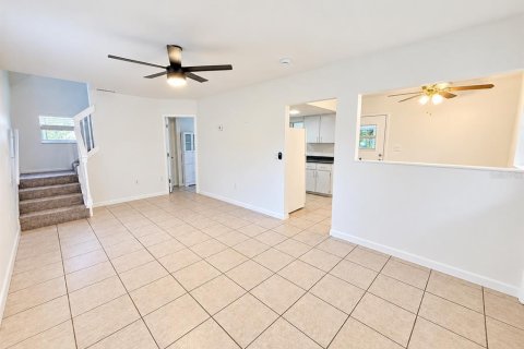 House in Brandon, Florida 1 bedroom, 79.71 sq.m. № 2395544 - photo 7