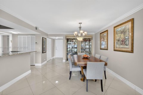 Condo in Hallandale Beach, Florida, 2 bedrooms  № 2061863 - photo 20