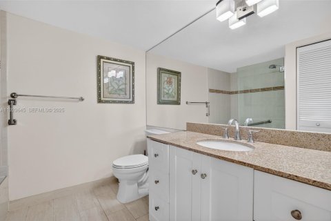 Condo in Hallandale Beach, Florida, 2 bedrooms  № 2061863 - photo 26