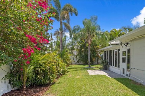 House in Saint Petersburg, Florida 3 bedrooms, 181.81 sq.m. № 1849844 - photo 29