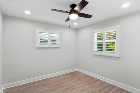 House in Saint Petersburg, Florida 3 bedrooms, 181.81 sq.m. № 1849844 - photo 17